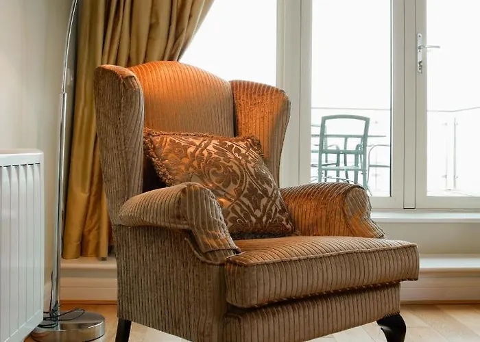 Jameson Court Апарт-отель 4*