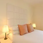 Jameson Court מלון דירות