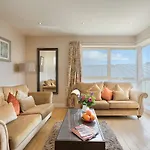 מלון דירות Jameson Court