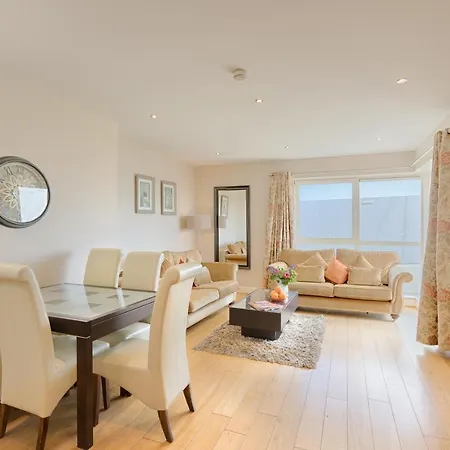 Jameson Court 4*