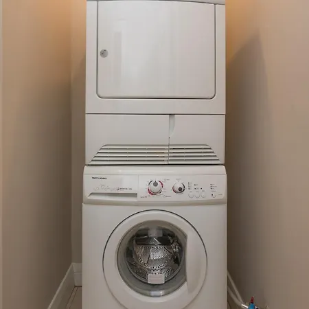 Jameson Court 4*